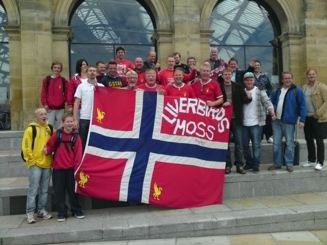 En forventningsfull gjeng p plass i Liverpool.