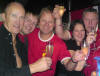 En glad gjeng i fra styret sammen med Phil Neal.