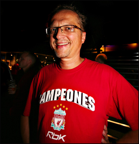 LETTET: Formann i Liverpool skandinaviske supporterklubb, Pl Christian Mller, skal ut  feire at Liverpool endelig har ftt nye eiere. Foto: Aftenposten
